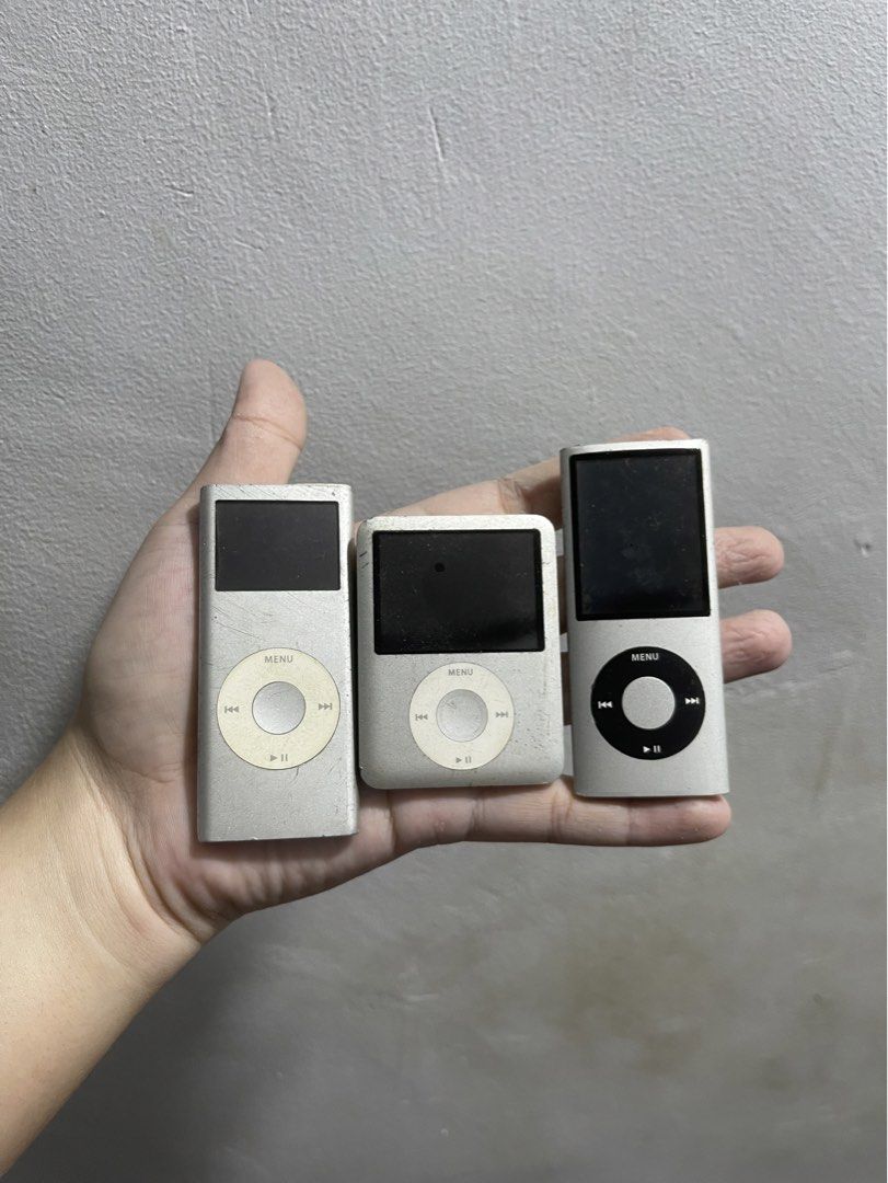 iPod nano 2nd gen, 3rd gen, 4th gen all silver (Category: Other Mobile & Gadget Accessories) located in Manila. Submitted by apple_siri (Listing ID 1428911587, Image 1). Description: Lcd issue etc good for parts, mods or pang display.