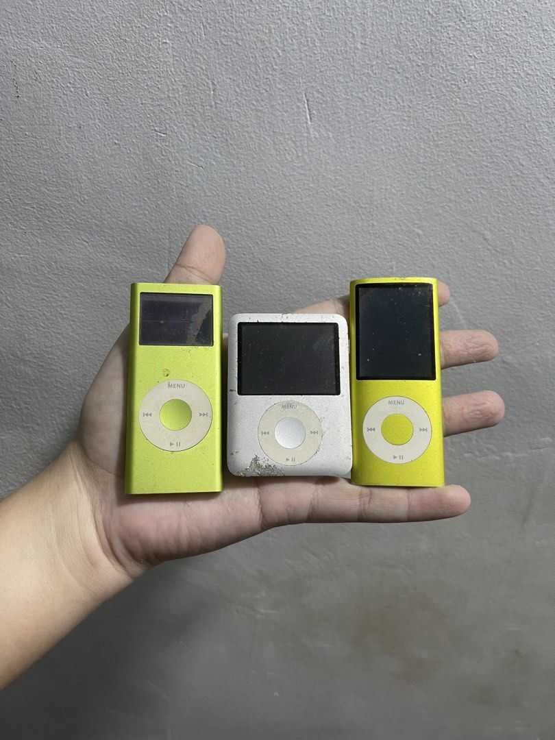 iPod nano 2nd gen, 3rd gen, 4th gen (1) (Category: Other Mobile & Gadget Accessories) located in Manila. Submitted by apple_siri (Listing ID 1428911731, Image 1). Description: Lcd issue etc good for parts, mods or pang display.