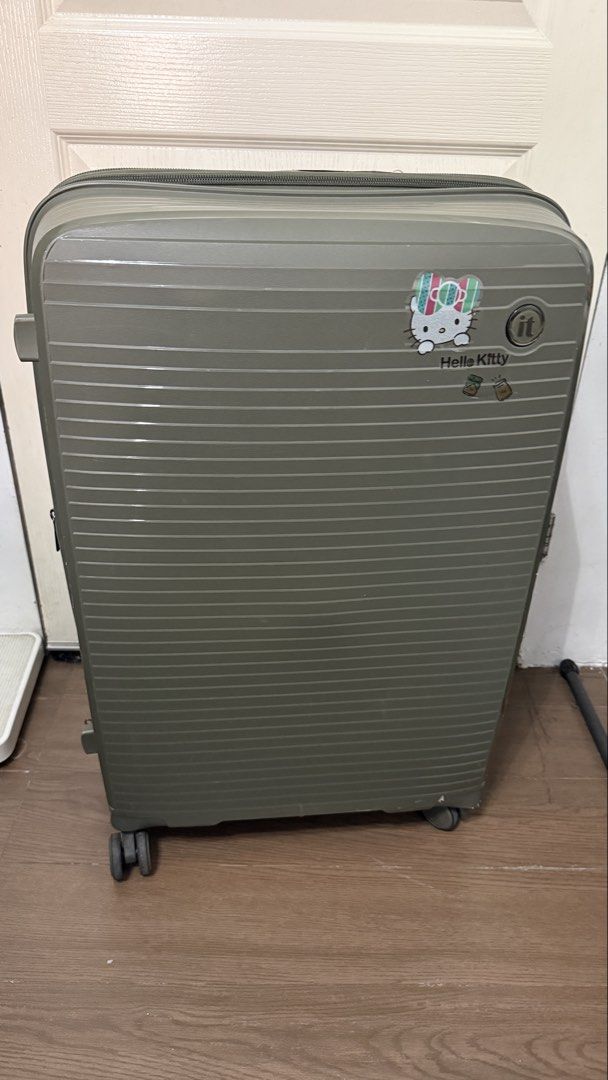 IT Luggages (Category: Luggage) located in Navotas City. Submitted by simplifylife01 (Listing ID 1428878870, Image 2). Description: Bought in SNR Rfs: Decluttering Super nice in person I can send video if you want 1 pc Large-4000 1 pc Medium-3500 7k for 2 .