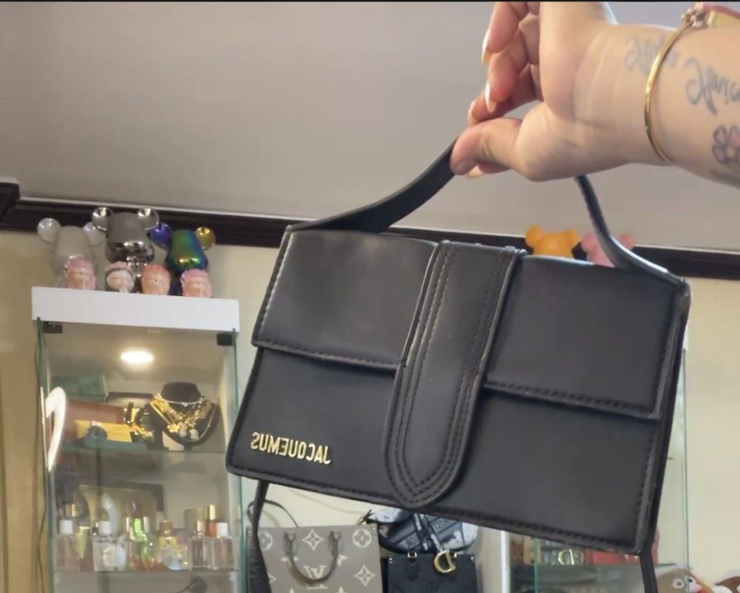 JACQUEMUS BAG (Category: Luxury Bags & Wallets) located in Manila. Submitted by bellissima05 (Listing ID 1428834601, Image 1). Description: Slightly used still looks new..
