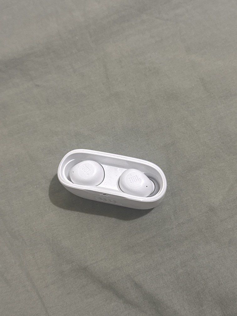 JBL VIBE BUDS (Category: Earphones) located in Manila. Submitted by jules0424 (Listing ID 1428988852, Image 3). Description: .