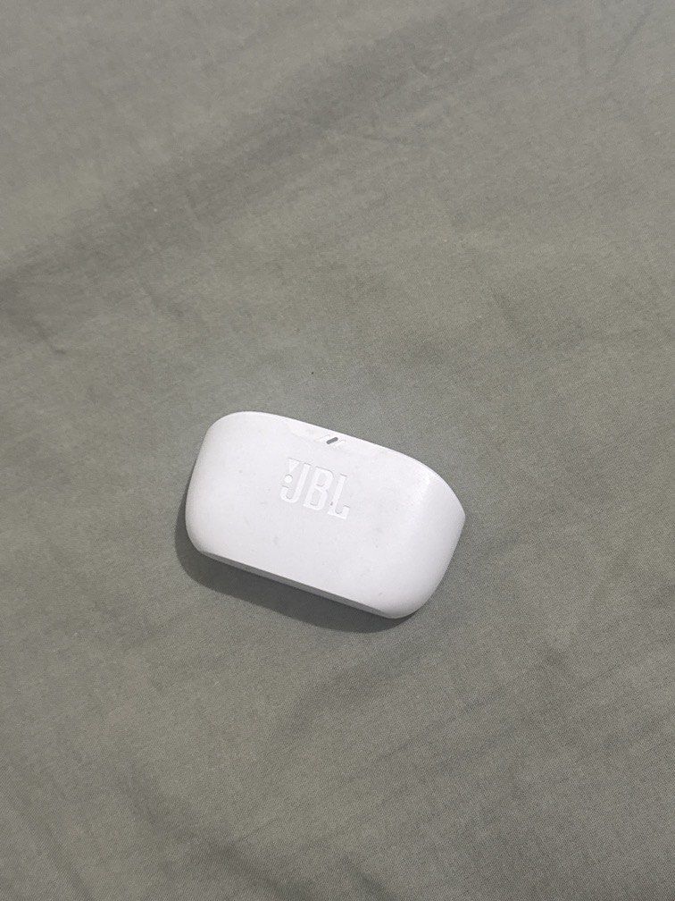 JBL VIBE BUDS (Category: Earphones) located in Manila. Submitted by jules0424 (Listing ID 1428988852, Image 2). Description: .