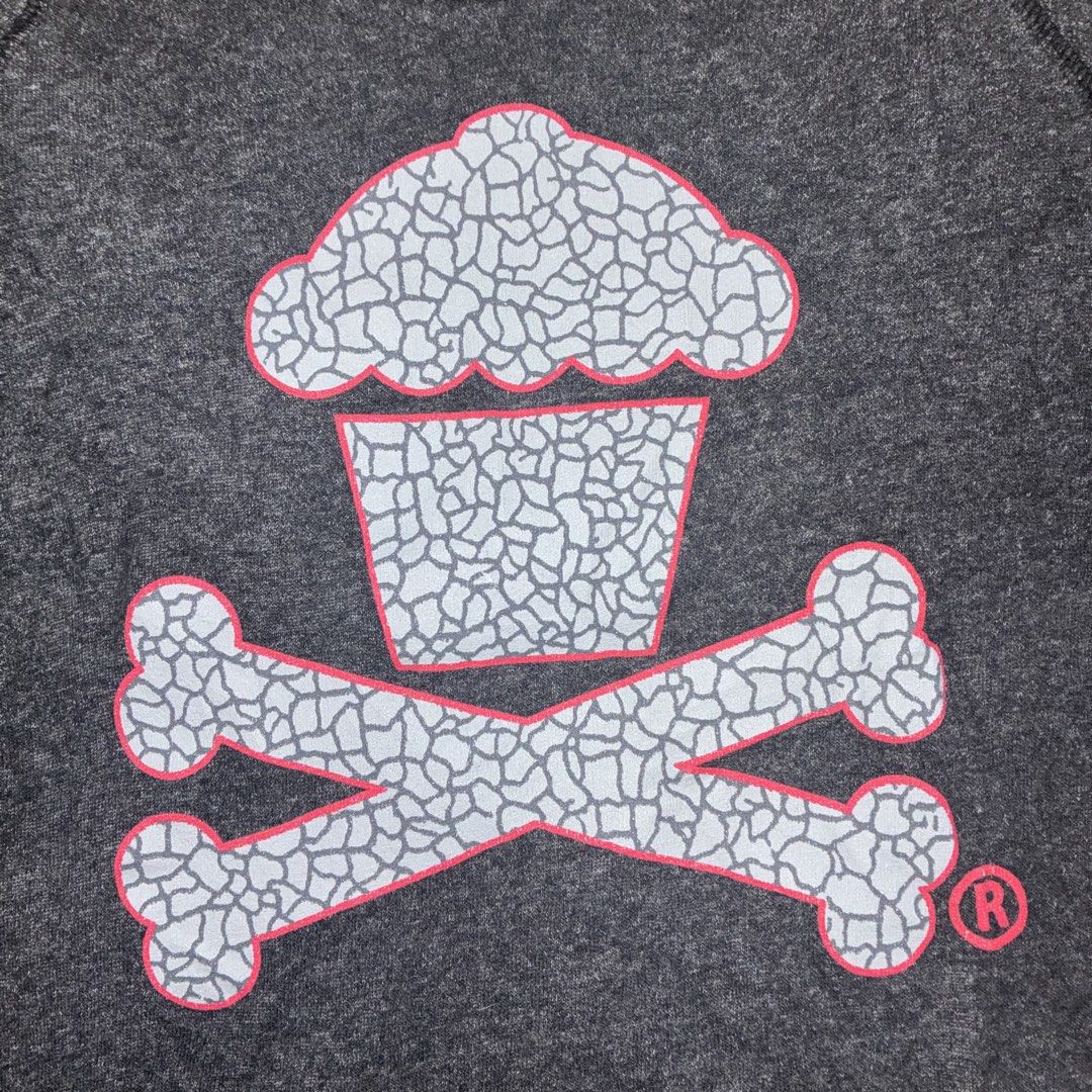 Johnny Cupcakes Sweater (Category: Sets & Coordinates) located in Nabua. Submitted by elevadoray (Listing ID 1428928906, Image 2). Description: Johnny Cupcakes Sweater Medium (20 x 25 Inches) Very Good Condition (9.5/10) P400.