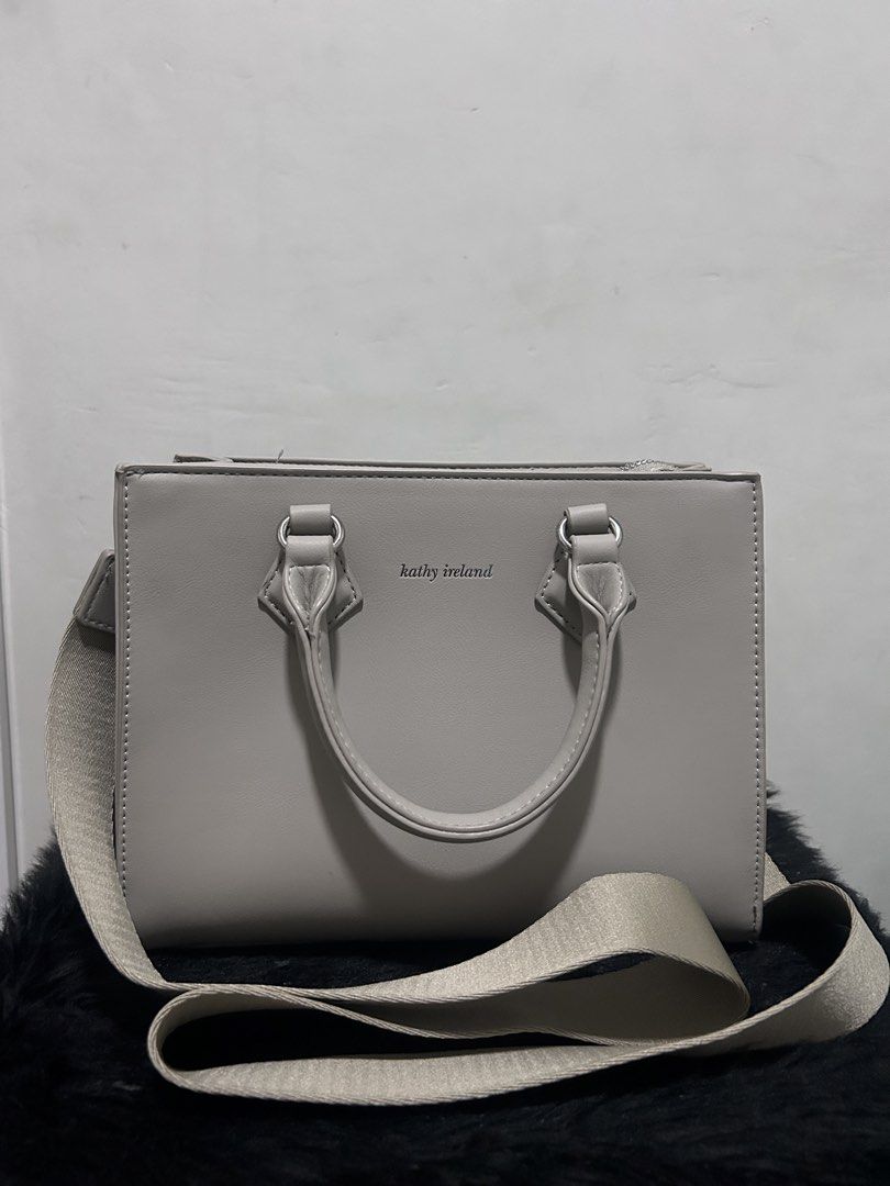 Kathy Ireland Handbag with Shoulder Strap (Category: Shoulder Bags) located in Manila. Submitted by keyyher (Listing ID 1428966402, Image 1). Description: Kathy Ireland Handbag with Shoulder Strap New The tag has been removed but has not been used Manila |laguna .