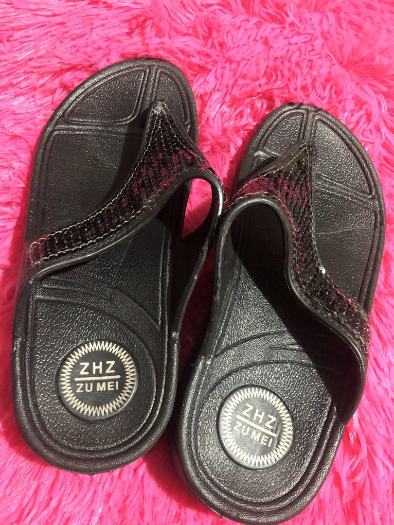 Kids Black Sequin Flip-flops (Category: Babies & Kids Fashion) located in Mandaluyong City. Submitted by jennyitems (Listing ID 1428975973, Image 3). Description: 🩴 Slippers for Girls Ages 6-10 🥿 Casual Wear 👡 Black Sequin Sandals 🌸 Lightweight. Not Heavy. It won’t hurt your kids’ feet. 🌸 🌸 .