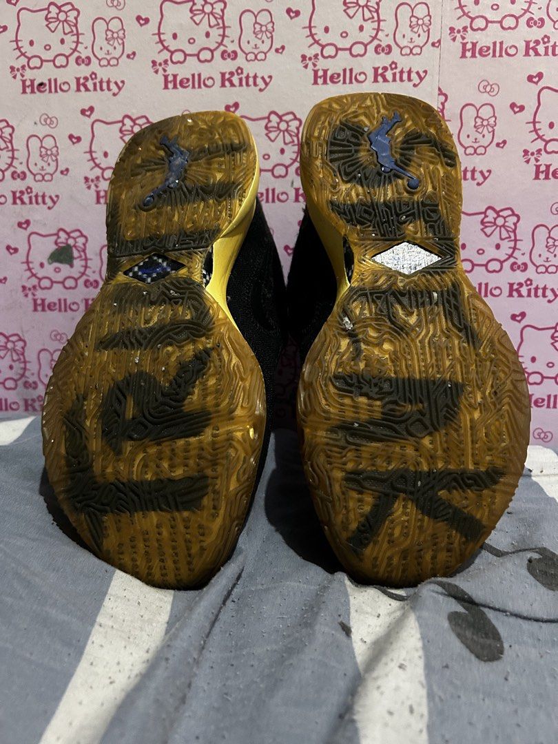 LeBron 20 low (Category: Sneakers) located in Manila. Submitted by hellokitty_21 (Listing ID 1428951165, Image 3). Description: Basketball shoes.