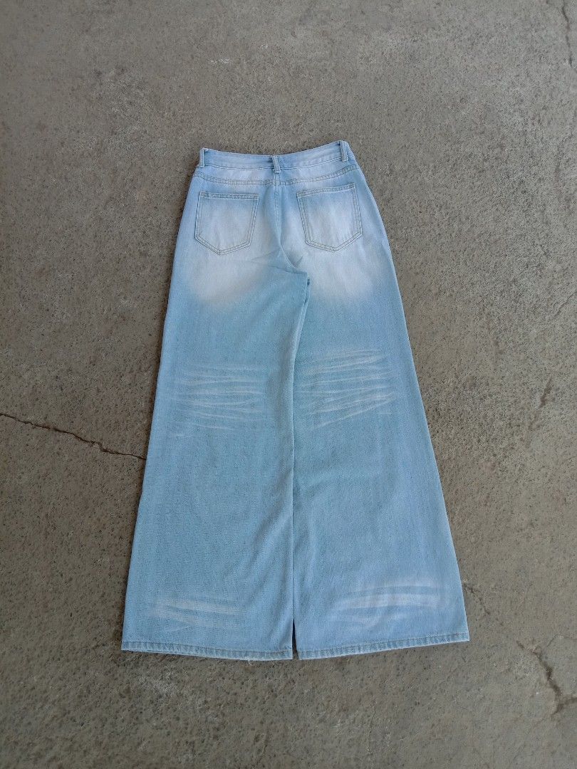 Light Wash baggy denim pants (Category: Jeans) located in Manila. Submitted by adinsthrift (Listing ID 1428861264, Image 2). Description: Light-wash wide-leg denim pants W- 28 L-40.5 Thighs- 13 LO- 12 Condition- Excellent Color rate-10/10 No Issue!.
