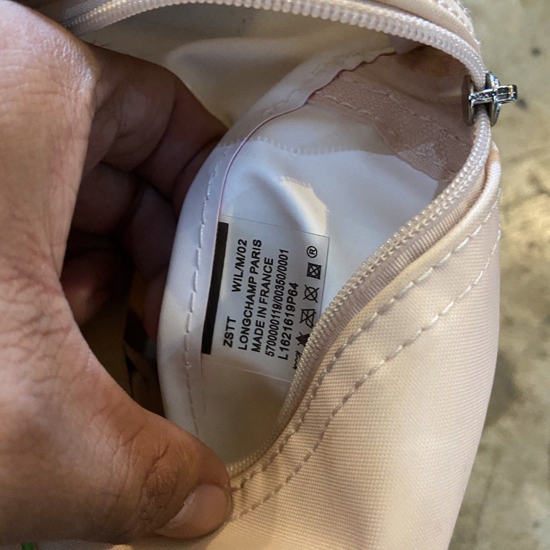 Longchamp Le Pliage Backpack (Category: Luxury Bags & Wallets) located in Iloilo. Submitted by moneydimes (Listing ID 1428956781, Image 3). Description: .