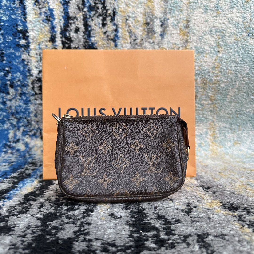 Louis Vuitton Mini Pochette Accessoires (Category: Luxury Bags & Wallets) located in Paranaque City. Submitted by changingclassic (Listing ID 1428939548, Image 2). Description: Louis Vuitton Mini Pochette Accessoires -Authentic 💯 -Includes paperbag, dustbag, entrupy -Actual photos posted, what you see what you get -Vintage Sling bag -Sign of used kindly check all the attached photos DM FOR INTERESTED.