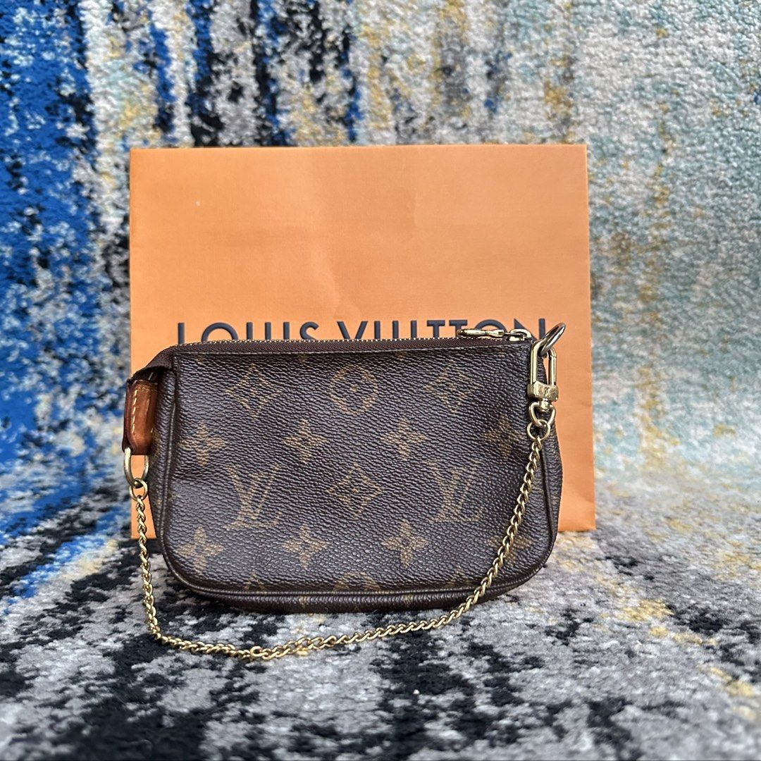 Louis Vuitton Mini Pochette Accessoires (Category: Luxury Bags & Wallets) located in Paranaque City. Submitted by changingclassic (Listing ID 1428939548, Image 1). Description: Louis Vuitton Mini Pochette Accessoires -Authentic 💯 -Includes paperbag, dustbag, entrupy -Actual photos posted, what you see what you get -Vintage Sling bag -Sign of used kindly check all the attached photos DM FOR INTERESTED.