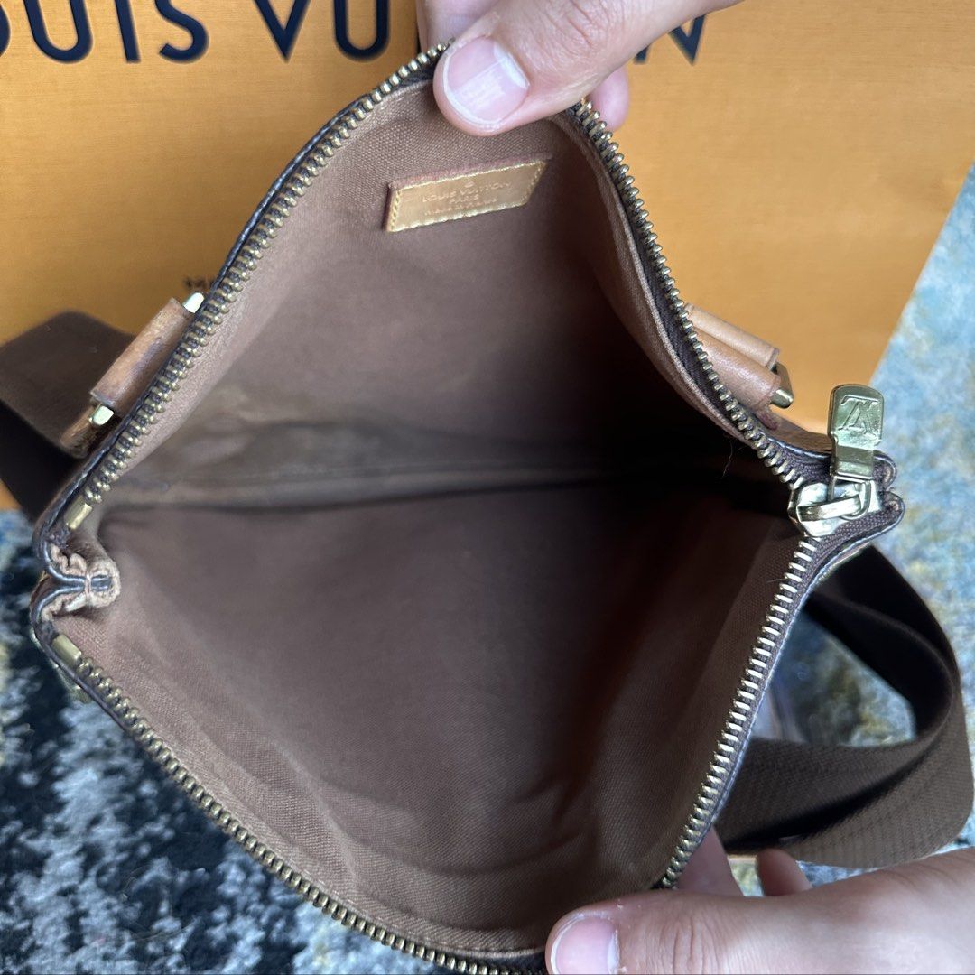 Louis Vuitton Monogram Pochette Bosphore Crossbody Bag (Category: Luxury Bags & Wallets) located in Paranaque City. Submitted by changingclassic (Listing ID 1428935022, Image 3). Description: Louis Vuitton Monogram Messenger Bag -Authentic 💯 -Includes paperbag, dustbag, entrupy -Actual photos posted, what you see what you get -Sign of used kindly check all the attached photos DM FOR INTERESTED.