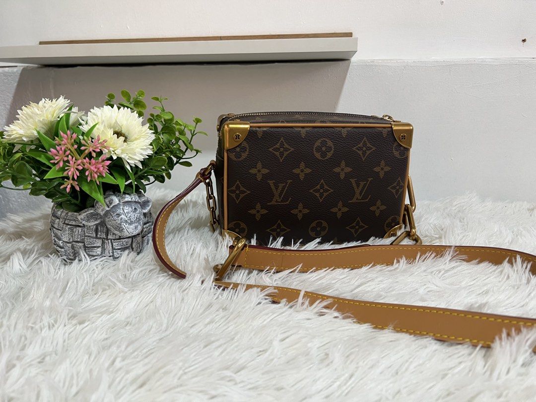 Louis Vuitton Petite Malle Handbag (Category: Luxury Bags & Wallets) located in Batangas. Submitted by aizenaudrix232429 (Listing ID 1428827730, Image 1). Description: Coded makinis.
