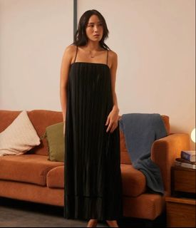 (Category: ) located in . Submitted by _clearmywardrobe (Listing ID 1428836989, Image 1). Description: .