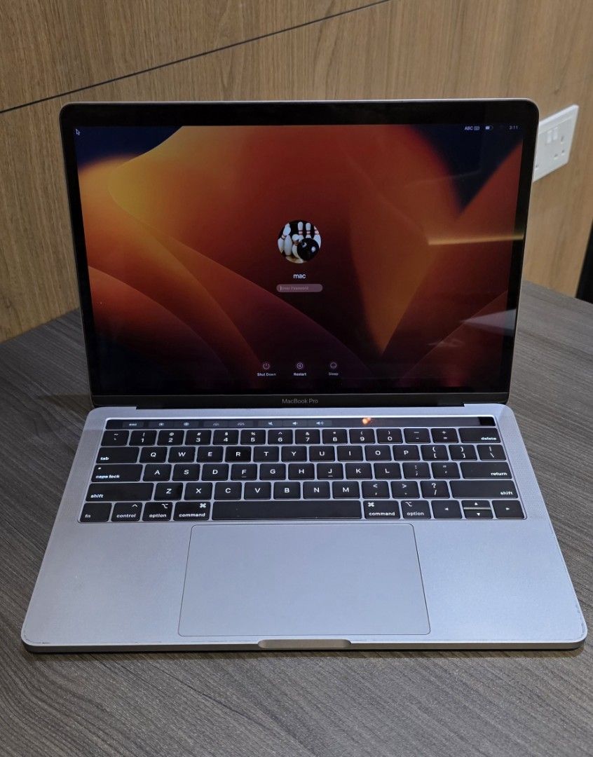 MacBook Pro 13-inch (2017) - Intel Core i5412352617434982400