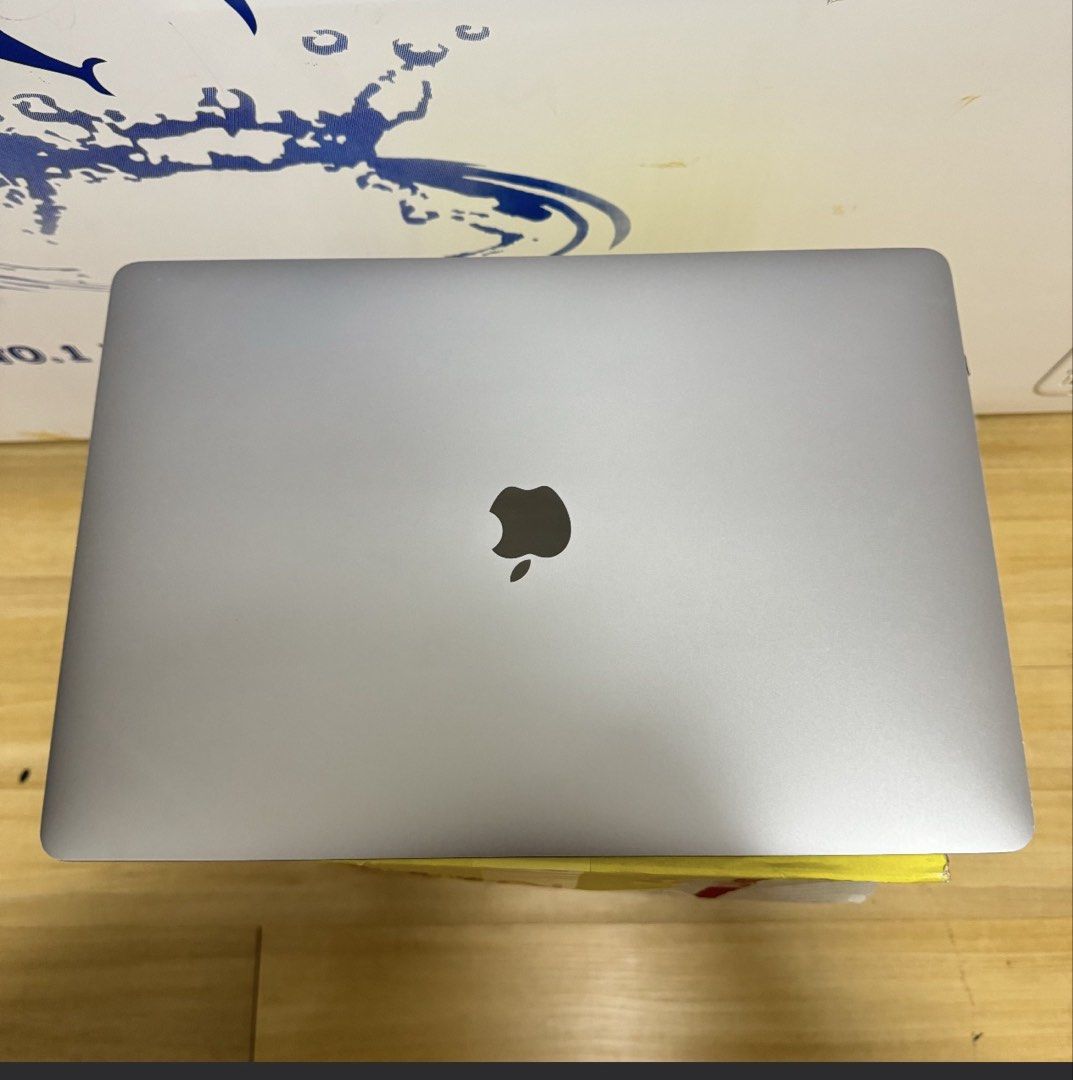 MacBook Pro 15”412347911615303680