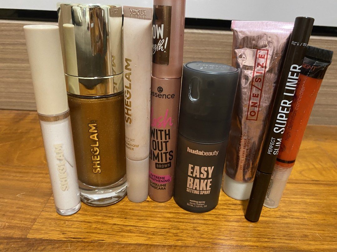 Makeup Bundle (Category: Makeup) located in Singapore. Submitted by shri8 (Listing ID 1428951184, Image 1). Description: Dm for prices! All items are lightly used except for huda setting spray that’s half used and the orange colour corrector that is brand new.