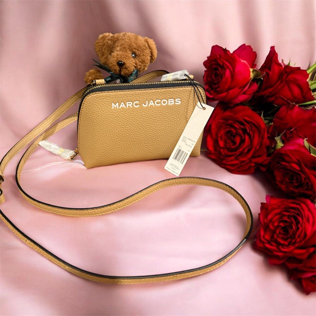 Marc Jacobs Crossbody Bag (Category: Luxury Bags & Wallets) located in Quezon City. Submitted by chrisma25 (Listing ID 1421938391, Image 3). Description: Brandnew with paper bag Limited version Leather mini bag 4 colors availble White Khaki Black Off white.