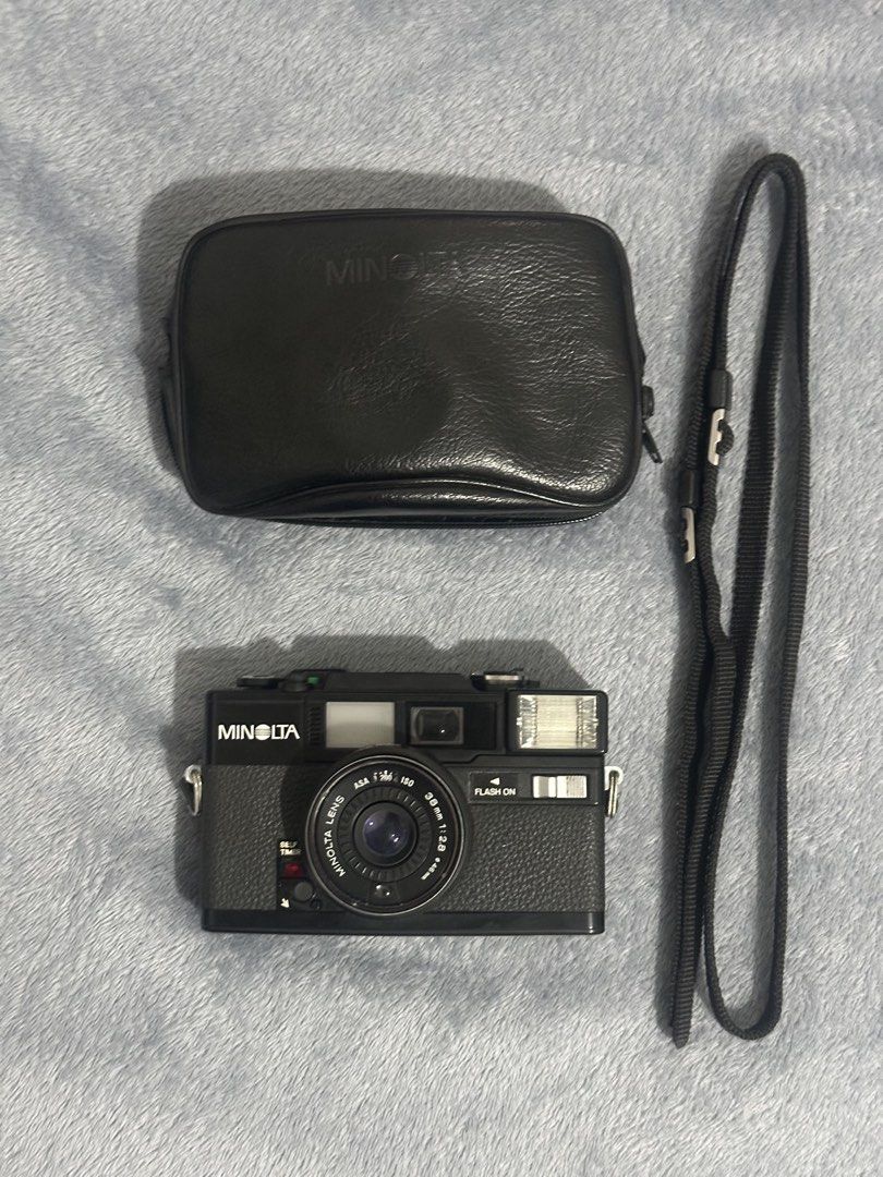 Minolta Hi-Matic SD2 35mm Film Camera (Category: Cameras) located in Caloocan City. Submitted by delirell (Listing ID 1428906949, Image 1). Description: Minolta Hi Matic SD2 • Mint condition • 7.5/10 Body Cosmetics • Tested with ✔️ Batteries • Comes with: ✔️ Camera Strap ✔️ Pouch • Date functional • Uses 2x AA battery ( not included ) • Clear Lens •may dots sa viewfinder pero hindi nakaka affect sa photo •not sure if battery ko lang ba yung may p