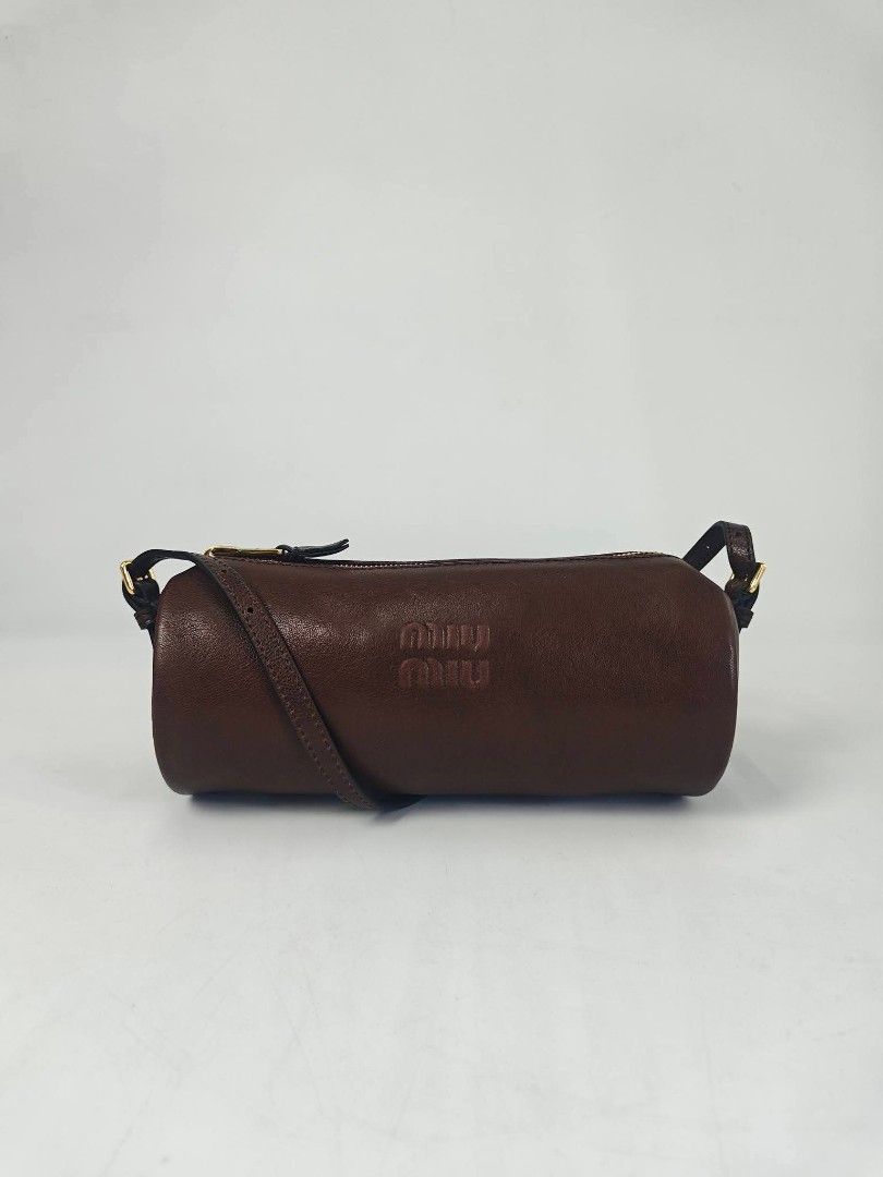 MIUMIU Nappa leather pouch (Category: Luxury Bags & Wallets) located in Quezon City. Submitted by brittneytan (Listing ID 1428835601, Image 1). Description: P18,400✔️ 🛍️Nappa leather pouch 📐3.5'h x 8.5'w x 3'd inches.
