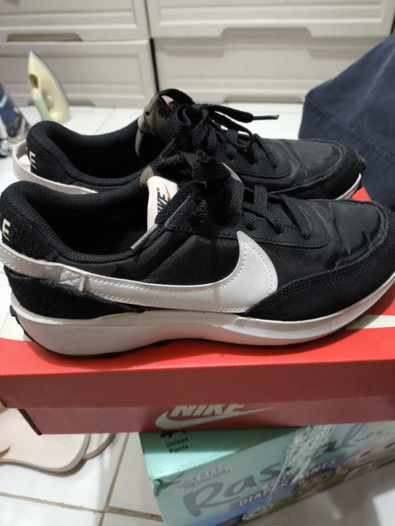 Nike Womens Waffle Debut Black White Orange (Category: Sneakers) located in Marikina City. Submitted by ratbulaga (Listing ID 1428937059, Image 1). Description: for sale nike waffle debut womens black size 8us with box no sole sep hindi pudpod P1,250 loc marikina near robinsons metroeast.