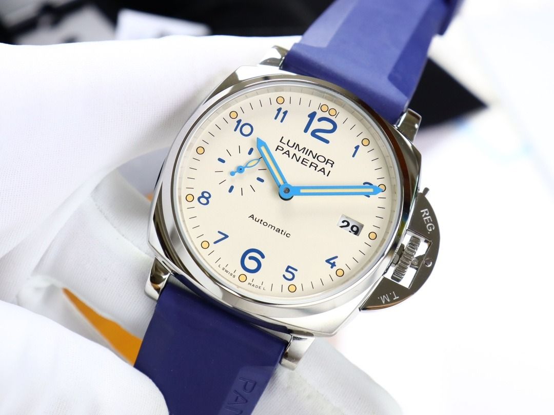 PANERAI LUMINOR DUE series (Category: Men's Watches) located in Las Pinas. Submitted by odehyeszum11031 (Listing ID 1428822737, Image 3). Description: Size 42mm.