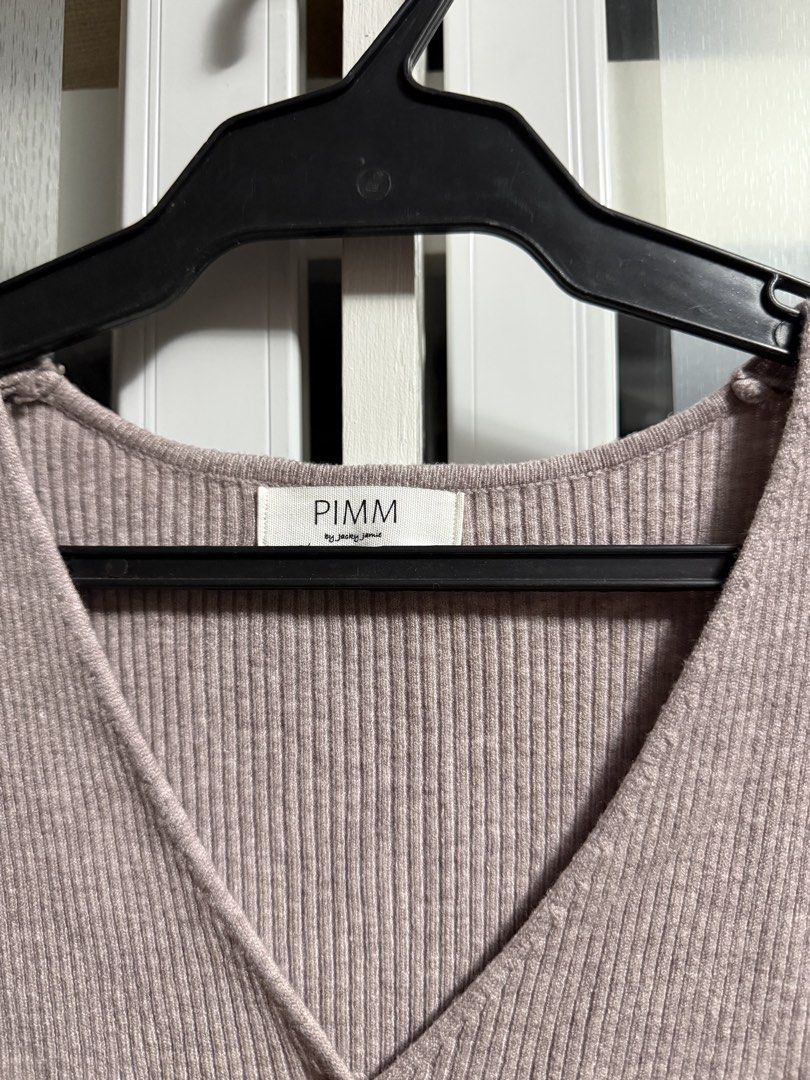 PIMM premium bangkok knitted top (Category: Sleeveless) located in Cainta. Submitted by freeingspaces (Listing ID 1428933722, Image 2). Description: Never been used S2.