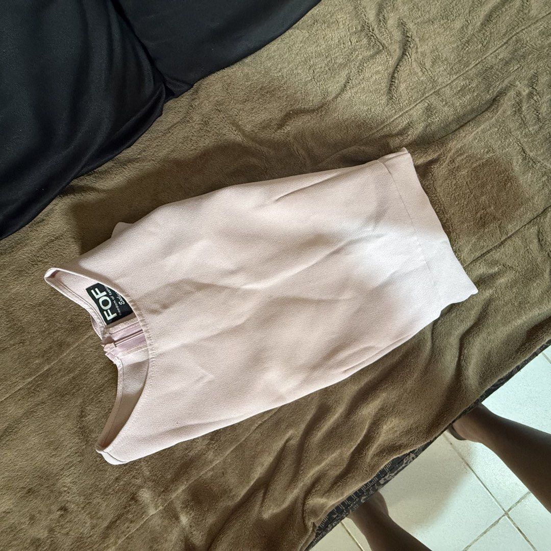 Pink Sleeveless Dress (Category: Dresses) located in Tagaytay City. Submitted by khalil091726 (Listing ID 1428880990, Image 3). Description: Like new binili ko sa mall super nice .