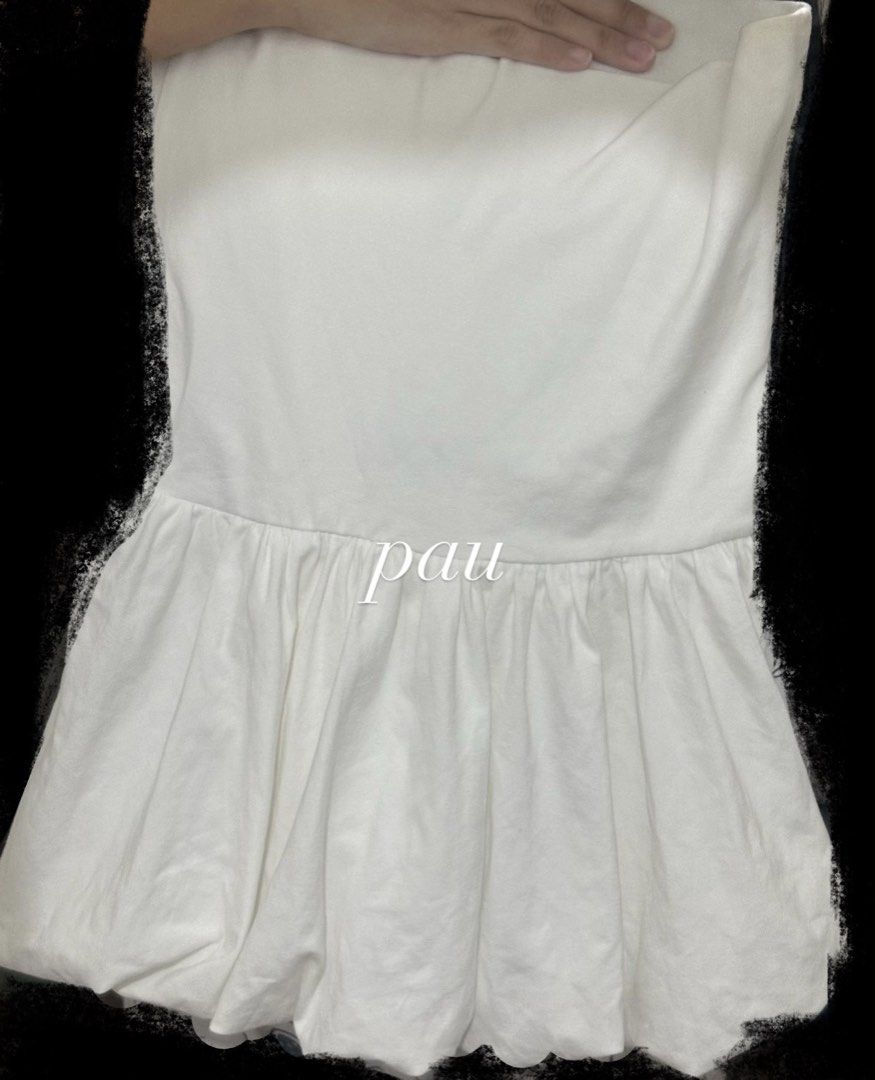 Pull&Bear White Tube Peplum Top Strapless (Category: Sleeveless) located in Manila. Submitted by coconawtree (Listing ID 1428913546, Image 1). Description: - Authentic 🤍 Pull&Bear Strapless Peplum Tube Top in White (Bought during 2024 season) - SIZE XS - Top part/bodice: 22cm | Bottom part/peplum: 22cm - WORN ONCE! Brand new condition 📍 Pasig, mm 💳 Gcash.