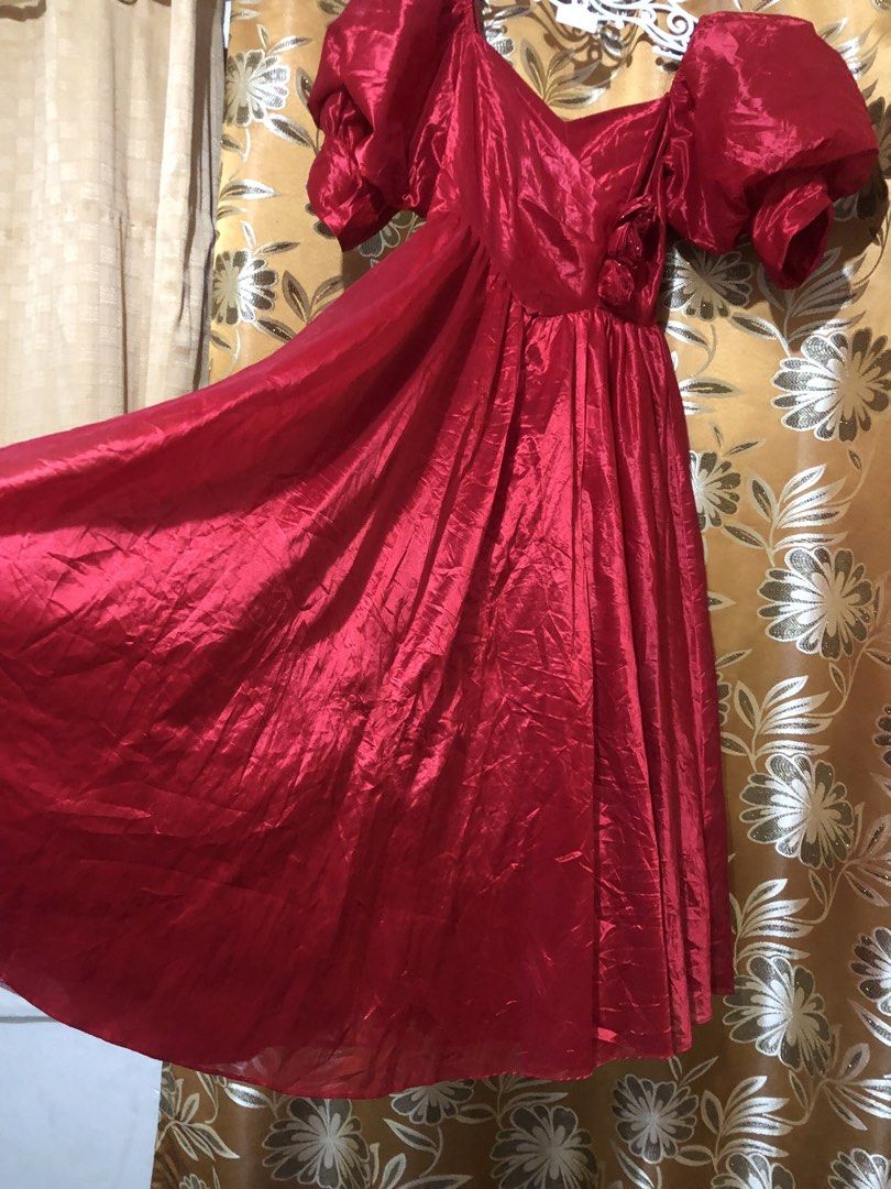 Red Formal Dress with Puff Sleeves (Category: Dresses) located in Mandaluyong City. Submitted by jennyitems (Listing ID 1428972099, Image 3). Description: 🔺Elegant red formal dress featuring a sweetheart neckline and charming puff sleeves. 🌹The dress has a fitted bodice that flows into a full, flowing skirt. 🌹 It includes a bow detail at the back and a zipper closure. 🌺The fabric has a subtle sheen, adding to its formal appeal. 🌹Perfect for 