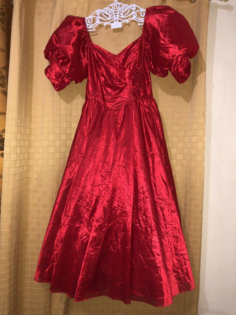 Red Formal Dress with Puff Sleeves (Category: Dresses) located in Mandaluyong City. Submitted by jennyitems (Listing ID 1428972099, Image 1). Description: 🔺Elegant red formal dress featuring a sweetheart neckline and charming puff sleeves. 🌹The dress has a fitted bodice that flows into a full, flowing skirt. 🌹 It includes a bow detail at the back and a zipper closure. 🌺The fabric has a subtle sheen, adding to its formal appeal. 🌹Perfect for 