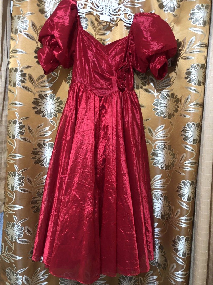 Red Formal Dress with Puff Sleeves (Category: Dresses) located in Mandaluyong City. Submitted by jennyitems (Listing ID 1428972099, Image 2). Description: 🔺Elegant red formal dress featuring a sweetheart neckline and charming puff sleeves. 🌹The dress has a fitted bodice that flows into a full, flowing skirt. 🌹 It includes a bow detail at the back and a zipper closure. 🌺The fabric has a subtle sheen, adding to its formal appeal. 🌹Perfect for 