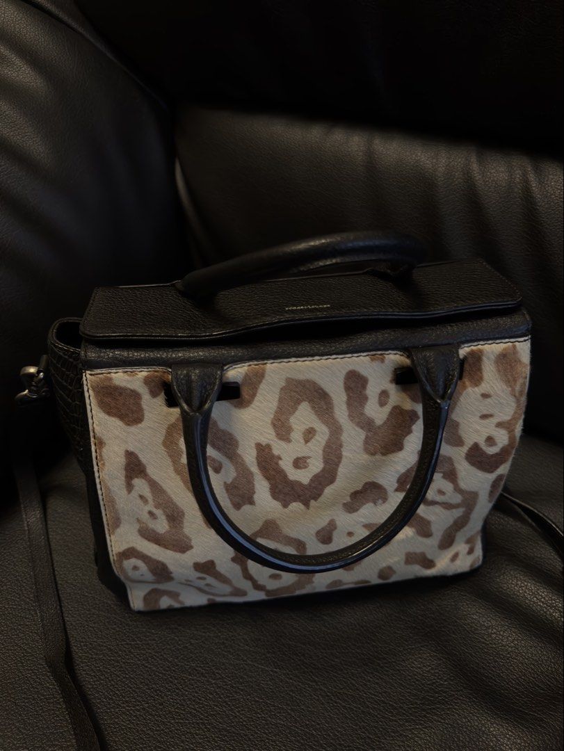 Rouge & Lounge “KARIS” Handbag (Category: Luxury Bags & Wallets) located in Davao. Submitted by _iconculture (Listing ID 1428894090, Image 1). Description: available Authentic (R)ouge&Lounge “Karis” Bag (Korean Luxury Brand) ₱1250 + sf 9/10 very good condition clean interior very very spacious! some bald spot on calf hair ❤️‍🩹 (unnoticable ww) + small surface marks on the side, see photos! with long strap code: AHN4XK170BE Retails for 20K++ peso