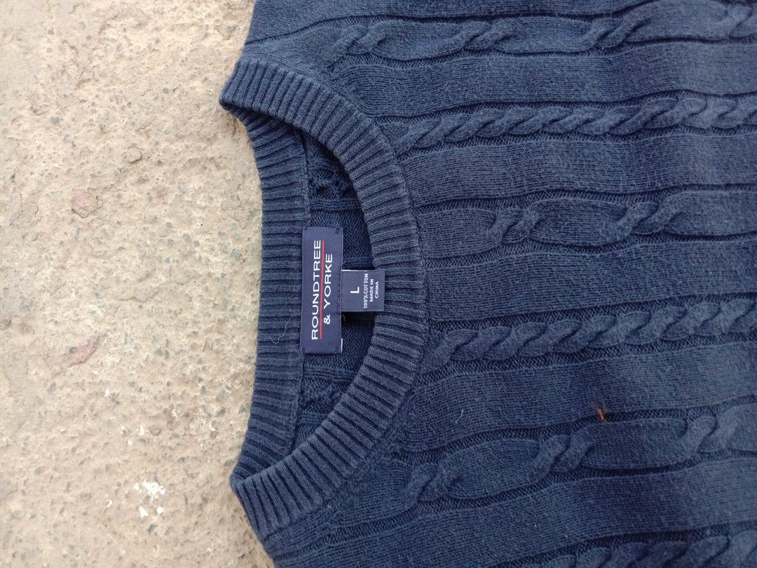 RoundTree York cable-knit crewneck sweater (Category: Others Tops) located in Manila. Submitted by adinsthrift (Listing ID 1428858900, Image 2). Description: RoundTree&York cable-knit crewneck sweater Size-L L-28 W-23 Condition- Excellent Color rate-10/10 No Issue! (Super solid🫣).