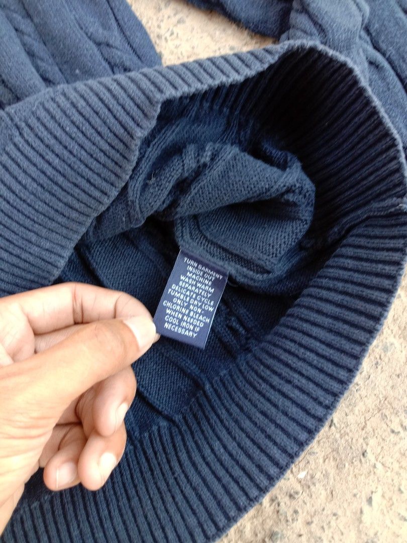 RoundTree York cable-knit crewneck sweater (Category: Others Tops) located in Manila. Submitted by adinsthrift (Listing ID 1428858900, Image 3). Description: RoundTree&York cable-knit crewneck sweater Size-L L-28 W-23 Condition- Excellent Color rate-10/10 No Issue! (Super solid🫣).