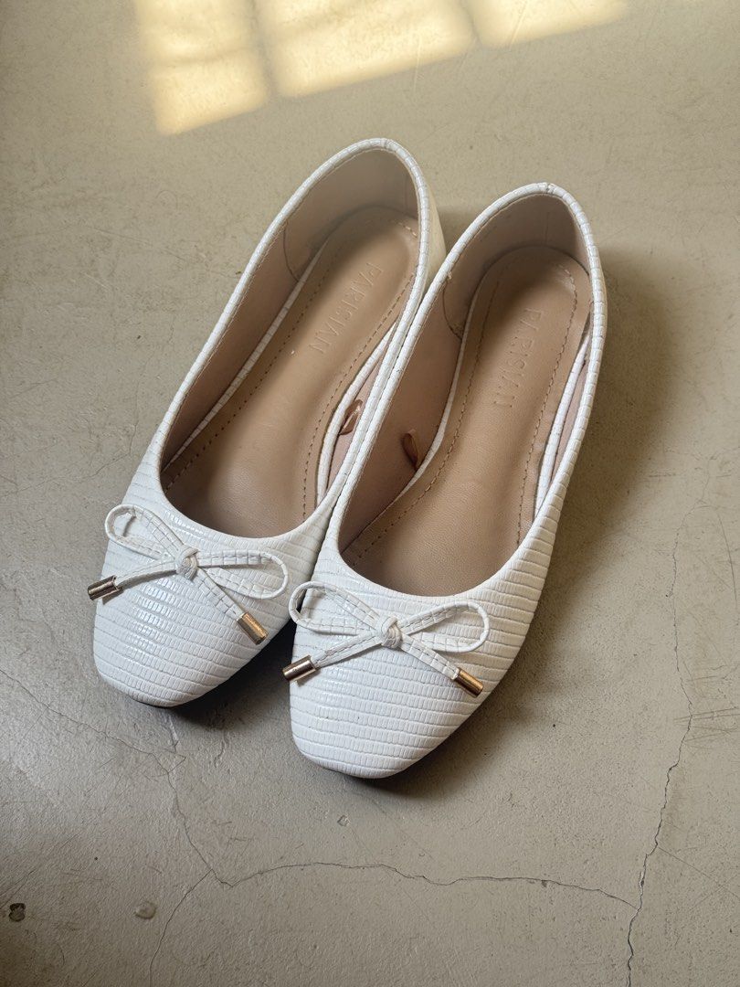 Size 6 Parisian White Flats with Bow (Category: Flats & Sandals) located in Rodriguez. Submitted by nailaf (Listing ID 1428801776, Image 1). Description: * Used a few times only. * Insole 23cm.