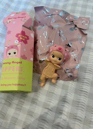 Sonny Angel Cherry Blossom Hipper - Dalmatian (Category: Designer & Blind Box Toys) located in Singapore. Submitted by frootyy (Listing ID 1428958987, Image 1). Description: brand new sealed in foil .