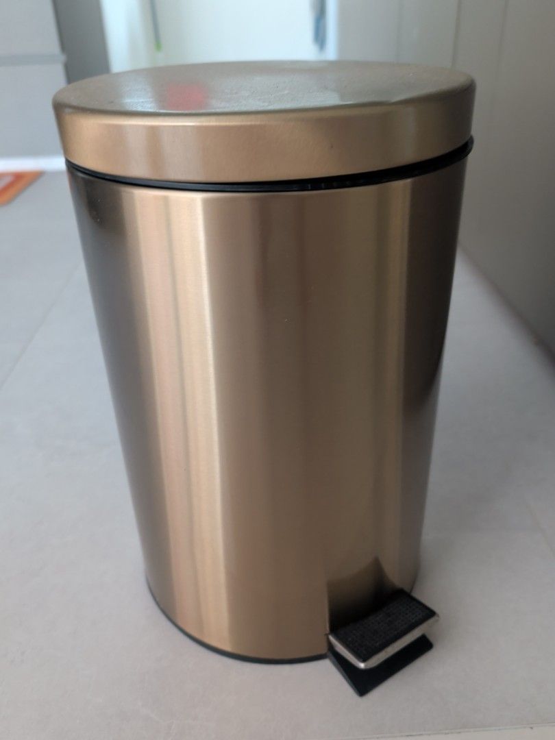 Free Markdown to HTML Converter - Polishing Metal Furniture In Living Room