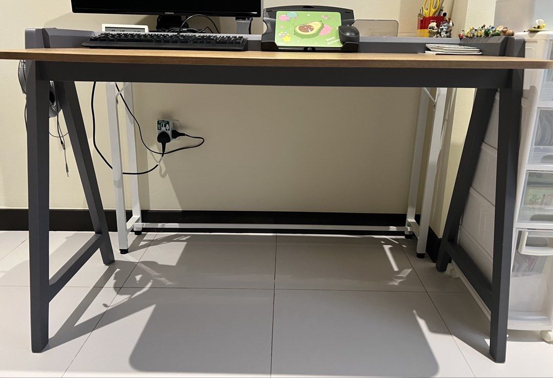 Study table (Category: Tables & Sets) located in Singapore. Submitted by darylkw (Listing ID 1428797527, Image 2). Description: selling used computer study table: Height: 76cm length: 120cm width:55cm Self pick up.
