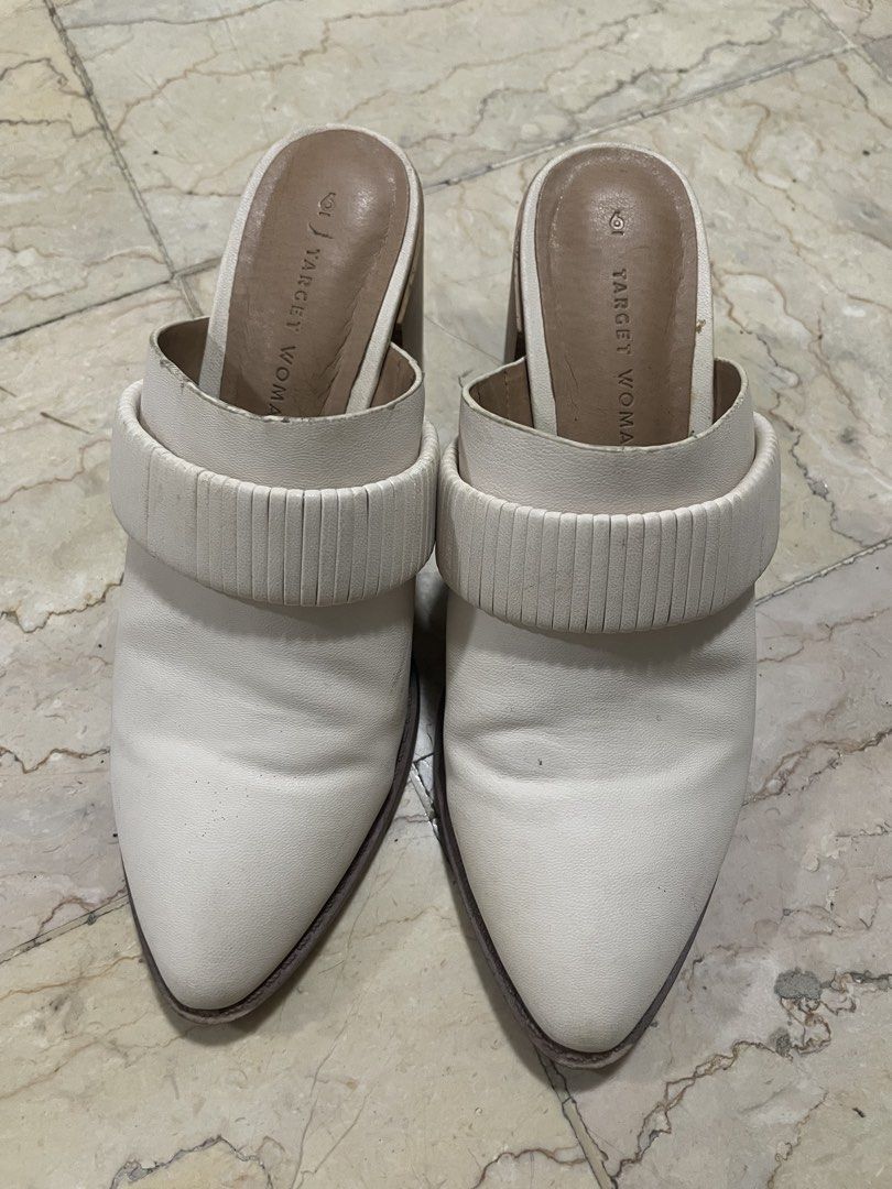 Target Woman White Mules (Category: Flats & Sandals) located in Makati City. Submitted by katkatkat1989 (Listing ID 1428819479, Image 1). Description: Bought this at K-Mart Australia back in winter 2024 for $25.