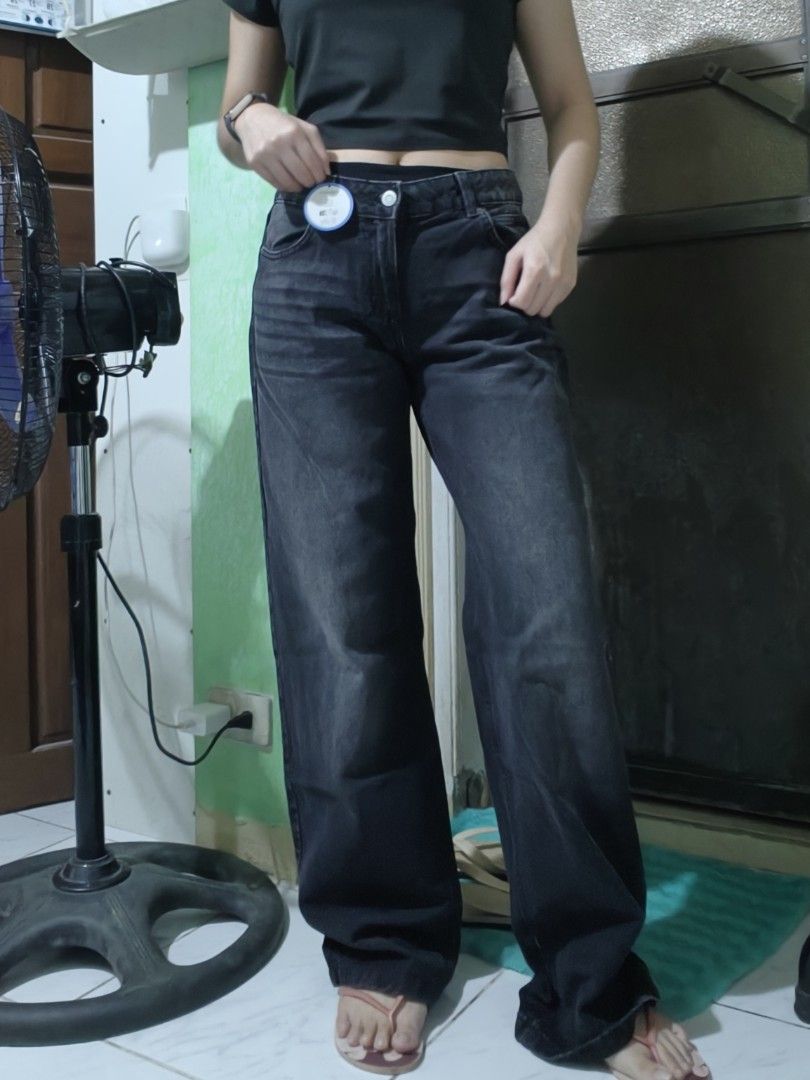 Terranova Wide Leg Jeans - Black (Category: Jeans) located in Bacoor. Submitted by aielle08 (Listing ID 1428954332, Image 3). Description: Brand new. Never worn. With tags pa. RFS: not a fan of low-waisted jeans (I didn't know it was low-waisted because it wasn't indicated in the listing description) Bought from: Terranova's official store in the Orange app (see attached 2nd image for the screenshot).