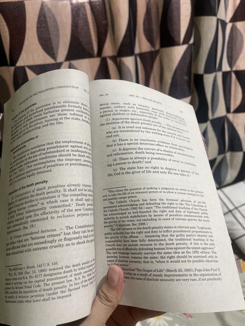 Textbook on the Philippine Constitution byHECTOR DE LEON (Category: Textbooks) located in Zamboanga. Submitted by glorialouieescote4694 (Listing ID 1428827653, Image 2). Description: Good for Polsci, Pub ad and Law student.