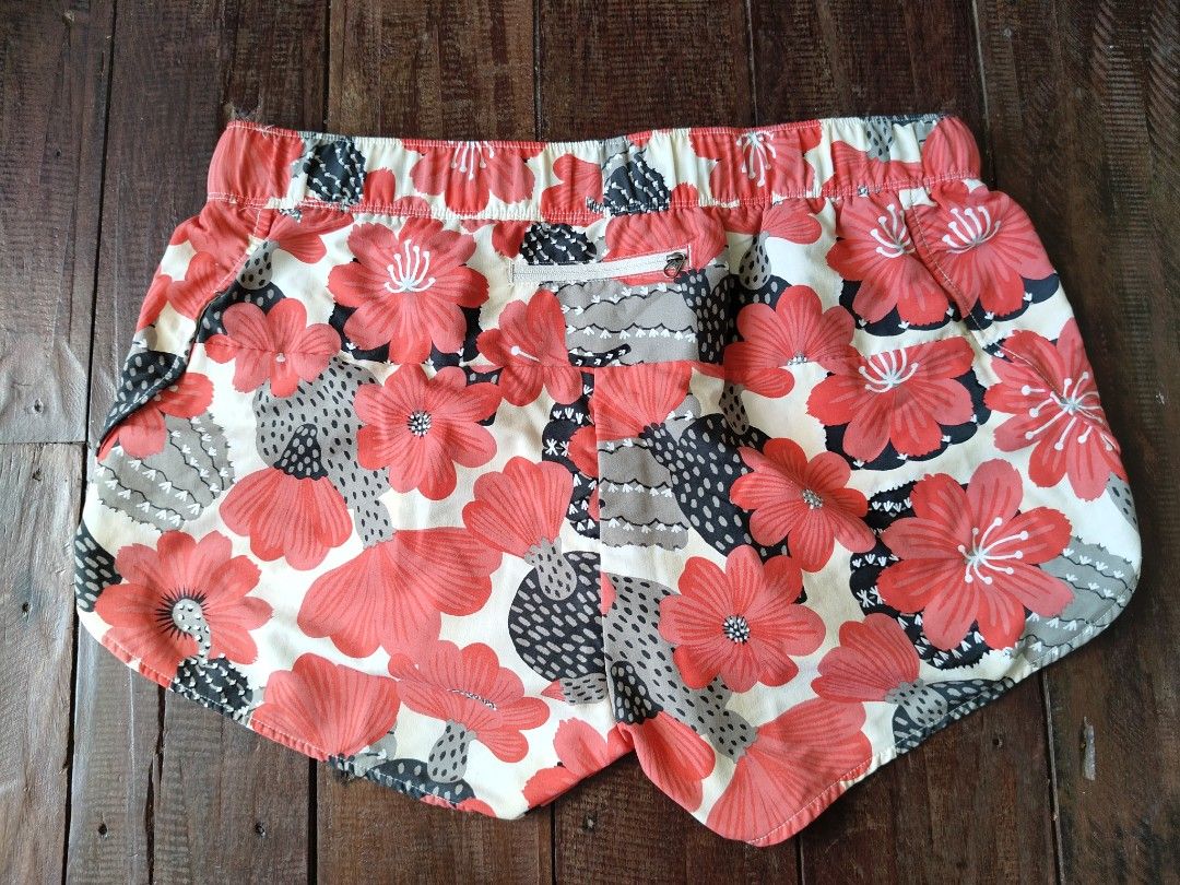 The North Face Outdoor shorts (Category: Activewear) located in Cebu City. Submitted by paulactan (Listing ID 1428912925, Image 2). Description: TNF CLASS V SHORTS size large on tag fits 33-35 like new condition solid to promise! 💯.