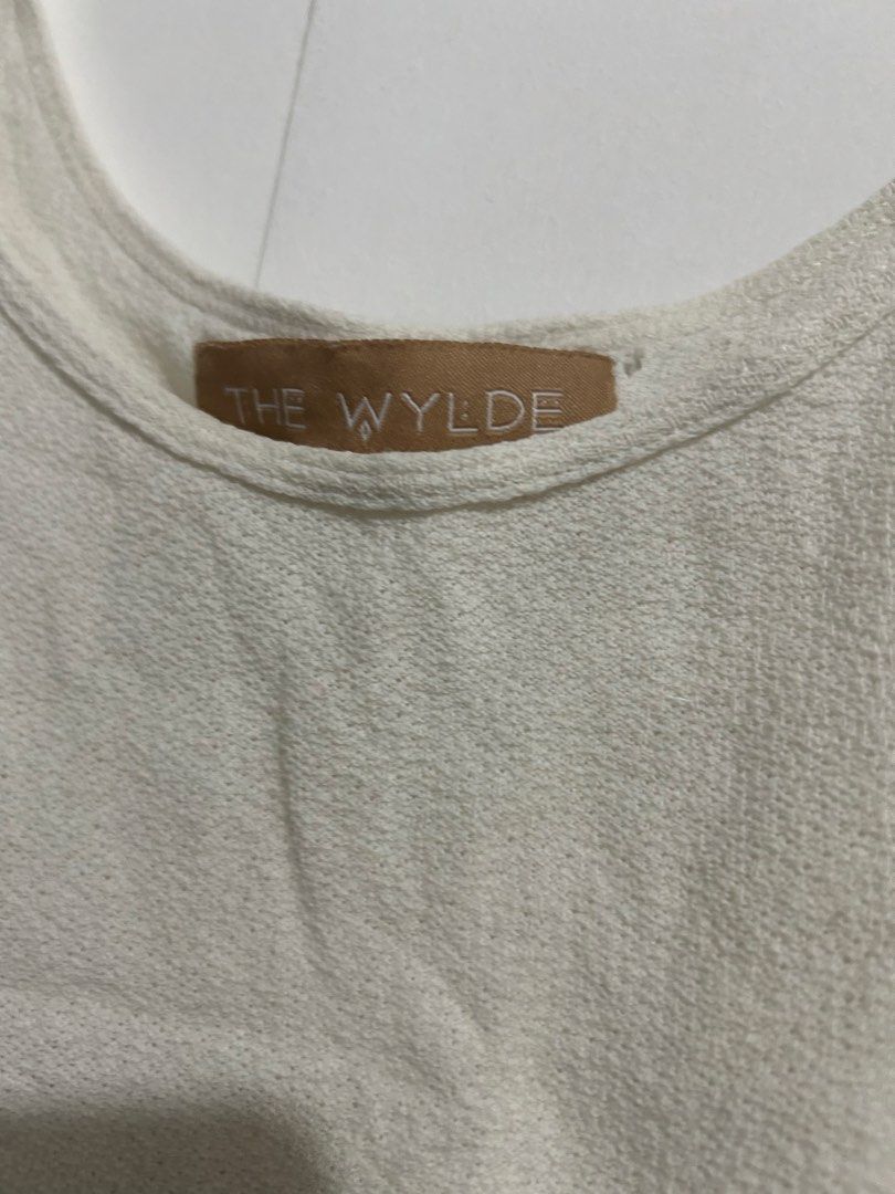 The Wylde White Tank Top (Category: Sleeveless) located in Santa Rosa. Submitted by allisonburgers (Listing ID 1428794139, Image 2). Description: From Tracianne and Tracienne preloved Helping tags: Alo yoga Sora towel.