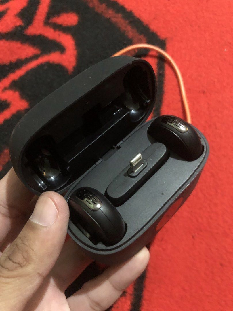 TNW A37 Lavalier wireless microphone (Category: Voice Recorders) located in Quezon City. Submitted by markgolveo (Listing ID 1428864697, Image 3). Description: TNW A37 Lavalier wireless microphone Used working properly Good battery life Issue is secondary mic has missing part its side button as posted on pictures It still works but needs a pin to be pressed due to its missing button cap.