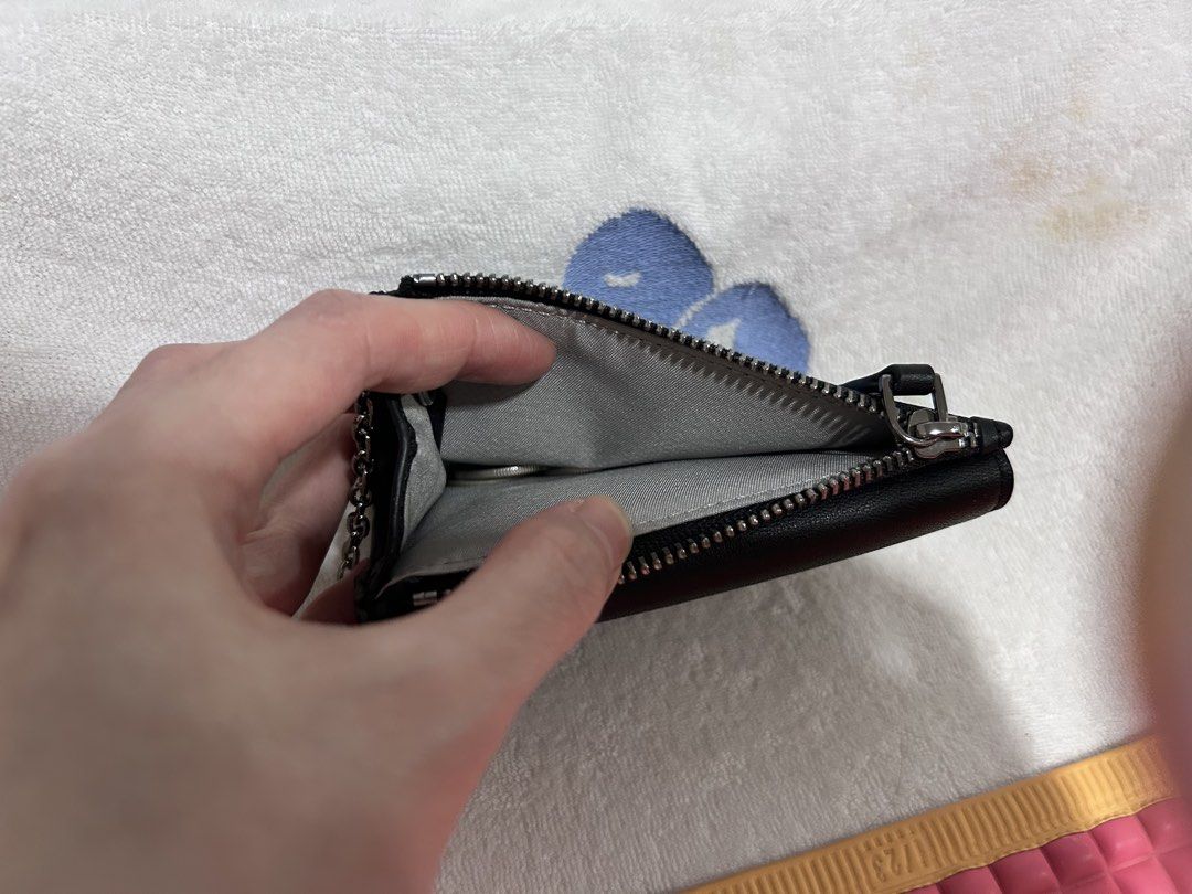 Tumi Black Leather Card Coin Wallet (Category: Wallets & Card holders) located in Quezon City. Submitted by kat.sy (Listing ID 1428879321, Image 3). Description: Bought last Dec 2025. Barely use. Bought for 4500 in pasabuy.