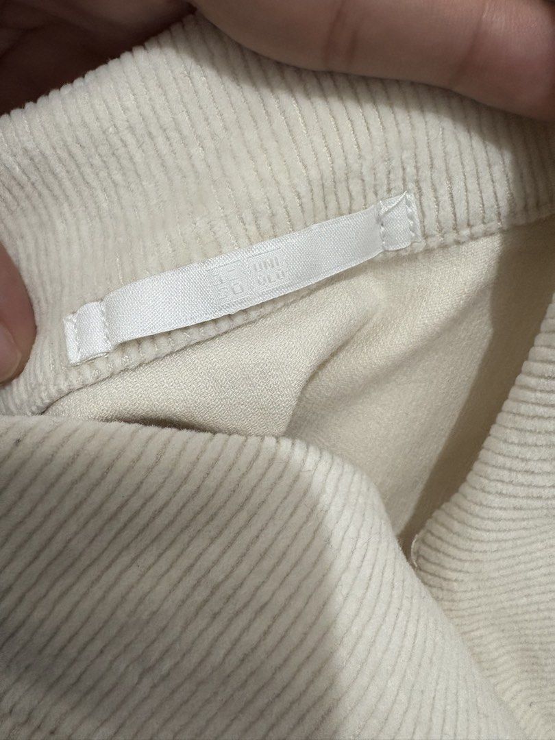 Uniqlo Corduroy Cropped Jacket (Category: Coats, Jackets and Outerwear) located in Taguig. Submitted by cmdcn (Listing ID 1428882227, Image 3). Description: .