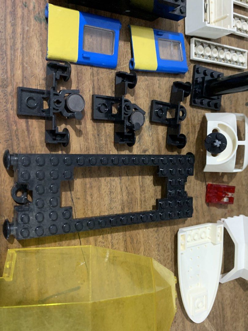 VINTAGE LEGO PARTS (Category: Lego & Building Sets) located in Manila. Submitted by miah_collectiblesurplus (Listing ID 1428800843, Image 2). Description: 2,500 pesos Location Valenzuela VINTAGE LEGO TRAIN PARTS as is untested from Japan item.