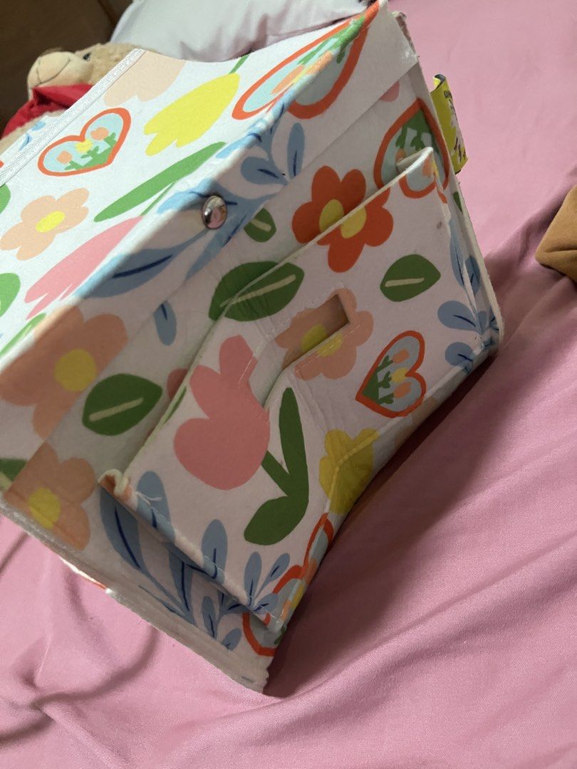 Whatsupmommah Blossoms Felt Caddy Bag (Category: Diaper Bags & Wetbags) located in Makati City. Submitted by razel_ (Listing ID 1428898794, Image 3). Description: .
