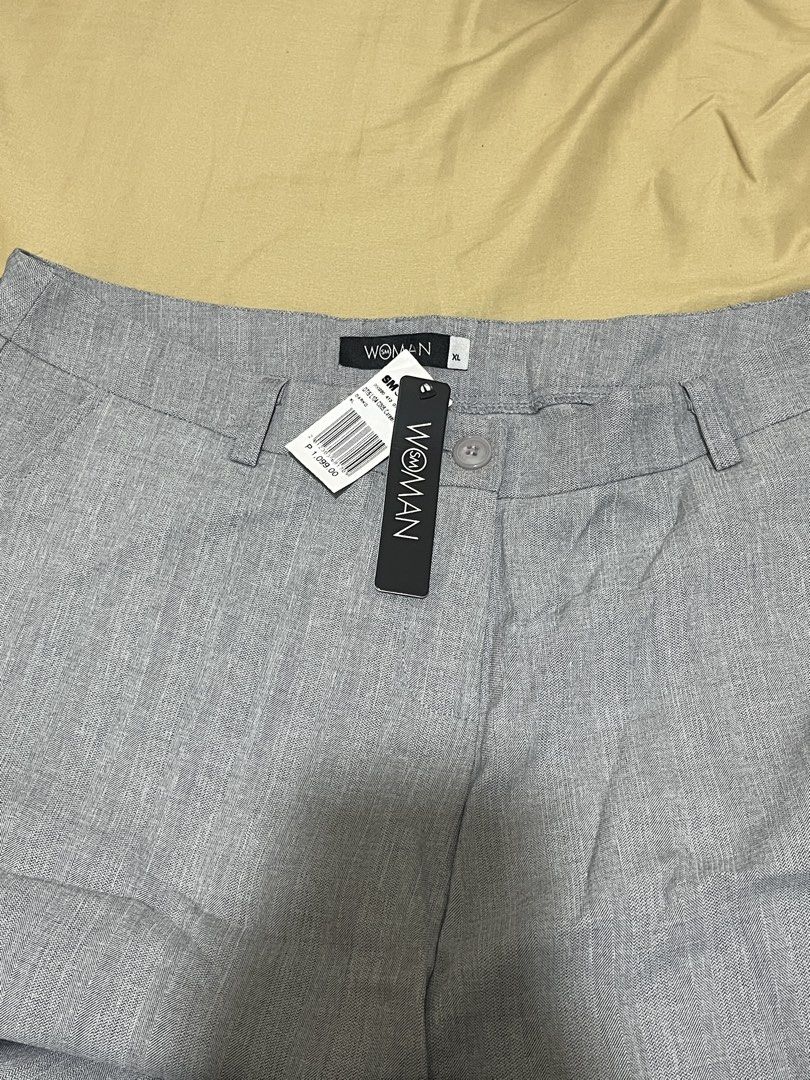 Woman Gray Pants XL (Category: Other Bottoms) located in Manila. Submitted by jsy.26 (Listing ID 1428975706, Image 1). Description: Used for 30mins - photoshoot. RFS: Wrong size Oroginal price: 1,099 .