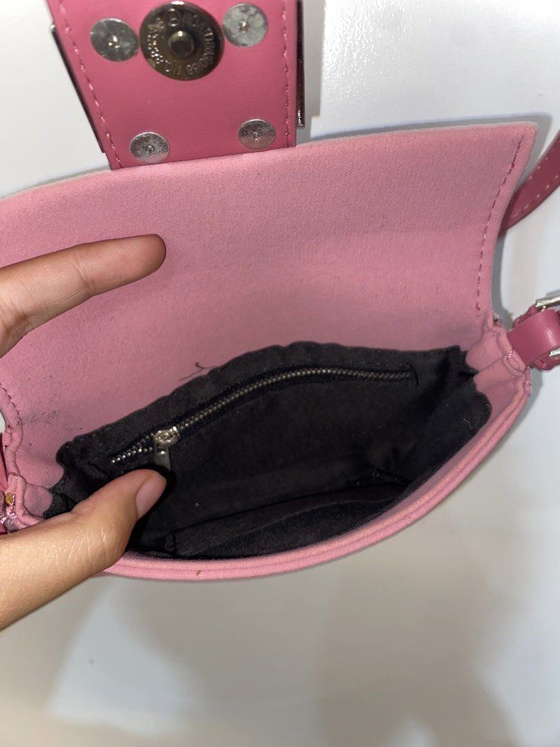 y2k Pink Shoulder Bag (Category: Shoulder Bags) located in Bulacan. Submitted by hellosofiaaa (Listing ID 1428965980, Image 2). Description: .